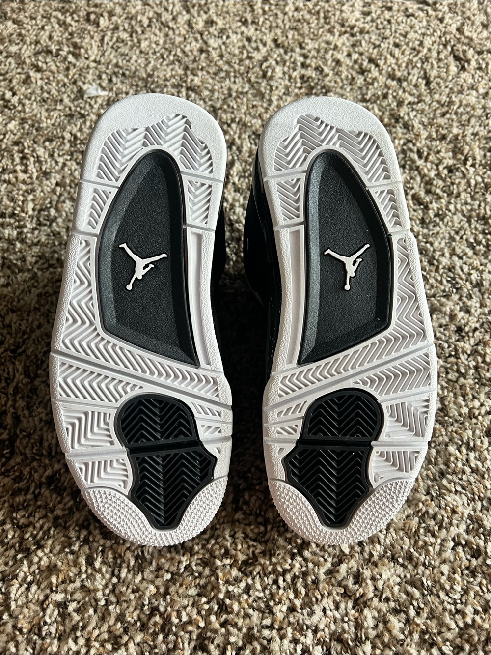 Air Jordan 4 Retro GS ‘Fear’ 2024 - Picture 6 of 7